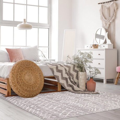 Astrid // Gray Rug (5'7"L x 3'11"W)