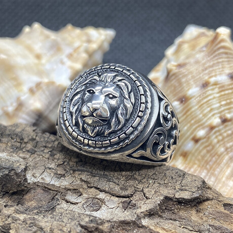 Sterling Silver Lion King Round Signet Ring (Ring Size: 9)