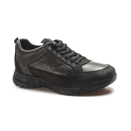723KMA2021 Sports Shoes // Black Nubuck (EU Size 39)