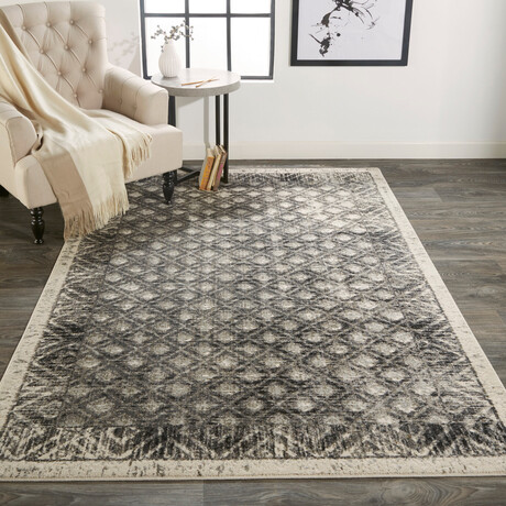 Kiba Distressed Ornamental (2'2" x 3' Accent Rug)