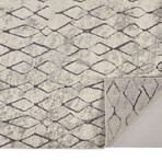 Kiba Contemporary Distressed (2'2" x 3' Accent Rug)