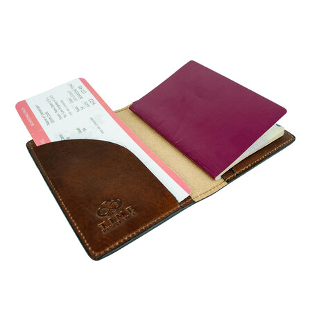 Gulliver's Travels // Small Leather Passport Holder // Brown (Brown)