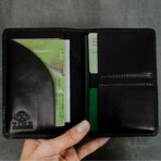 Gulliver's Travels // Small Leather Passport Holder // Black (Black)