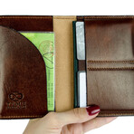 Gulliver's Travels // Small Leather Passport Holder // Brown (Brown)