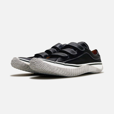 211 Sneaker // Black (US: 9)