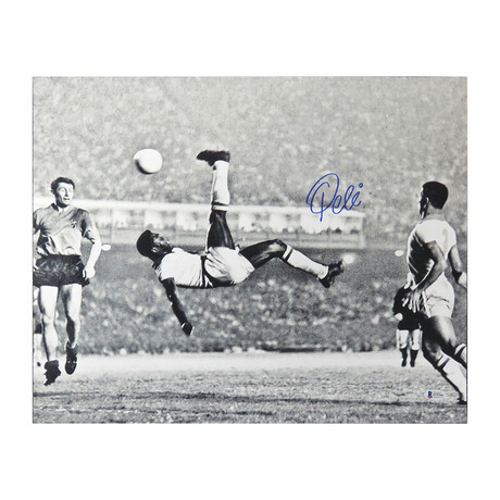 Pele // Brazil Soccer // Signed B&W Bicycle Kick 16x20 Photo (Beckett)