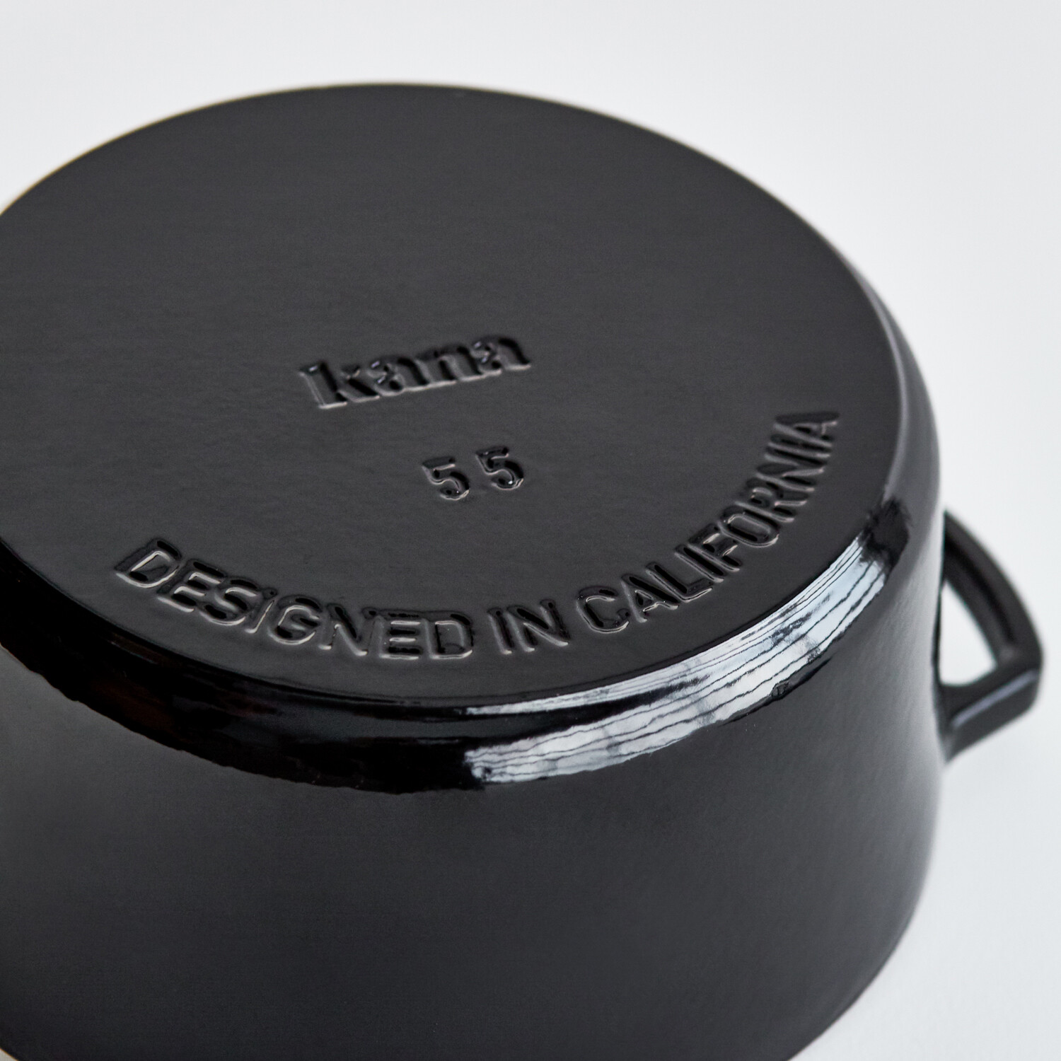 Milo by Kana // Classic Dutch Oven // 5.5 Qt // Gloss Black + Gold