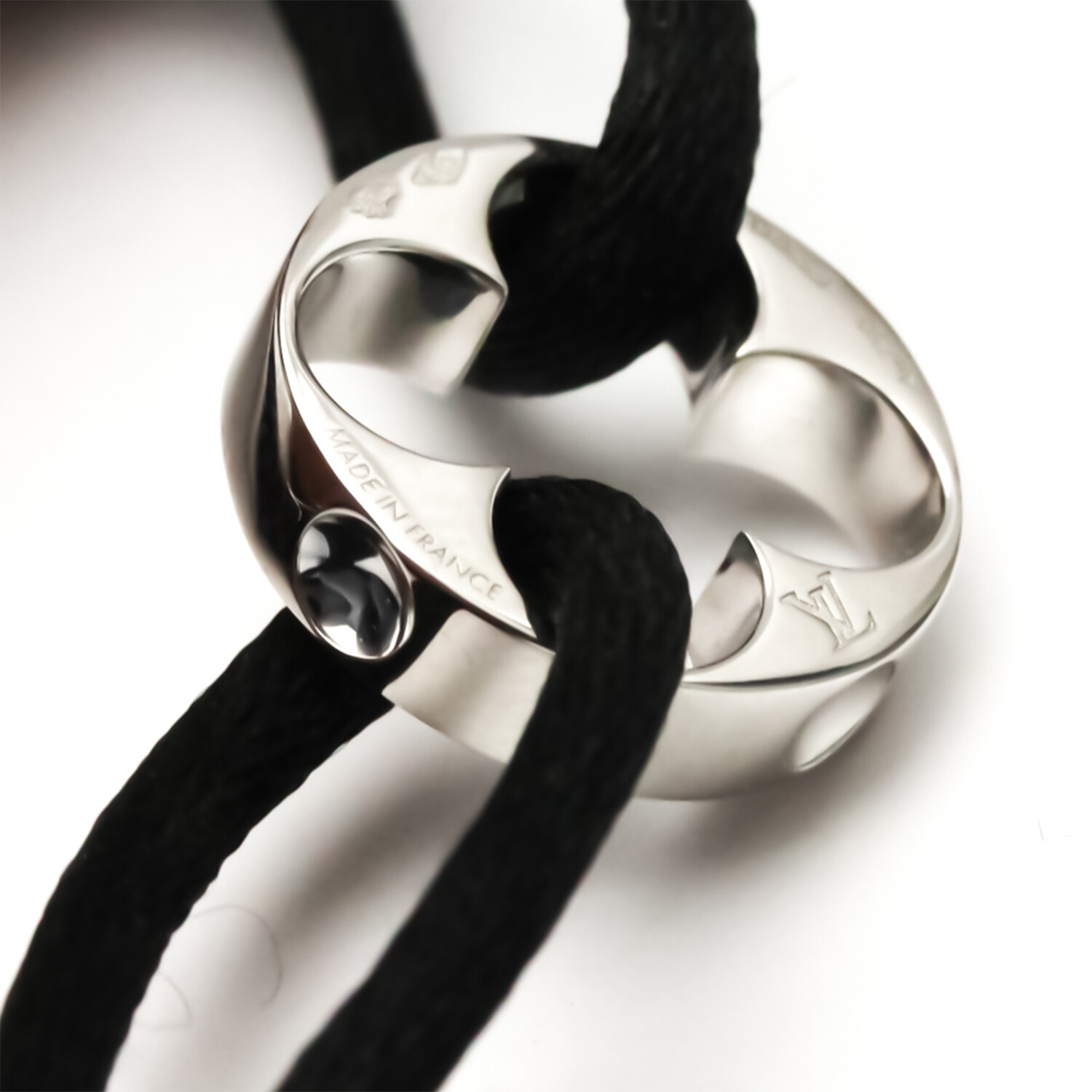 Louis Vuitton // 18k White Gold Empreinte Bracelet // 8.26 // Pre