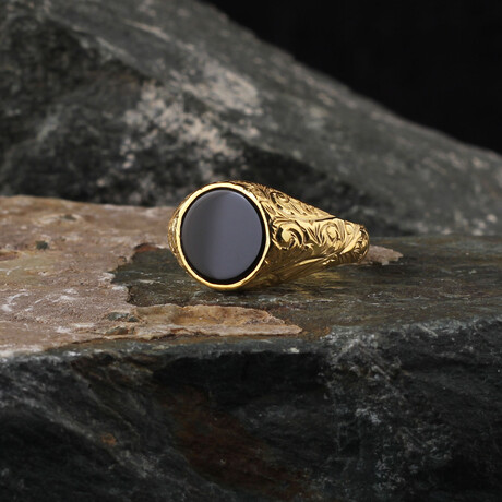 Round Cut Onyx Gemstone Gold Ring (Ring Size: 6)