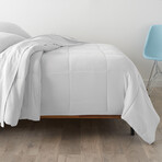 Microfiber Down-Alternative Comforter // White (Twin)