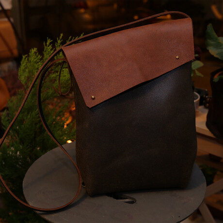 Shimoga Messenger Bag // Brown