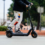 KQi3 Pro Electric Kickscooter // Black