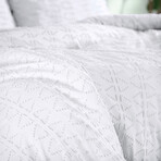 Bali Clipped Jacquard Duvet Cover Set // White (King / Cal King)