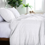 Bali Clipped Jacquard Duvet Cover Set // White (King / Cal King)