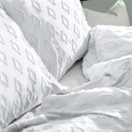 Delta Clipped Jacquard Duvet Cover Set // White (King / Cal King)