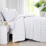 Bali Clipped Jacquard Duvet Cover Set // White (King / Cal King)