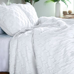 Delta Clipped Jacquard Duvet Cover Set // White (King / Cal King)