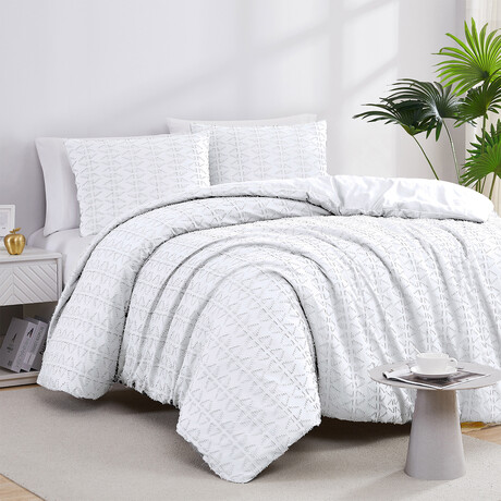 Bali Clipped Jacquard Duvet Cover Set // White (King / Cal King)