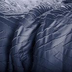 Chevron Clipped Jacquard Comforter Set // Dark Blue (King / Cal King)