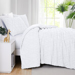 Marrakech Clipped Jacquard Comforter Set // White (King / Cal King)