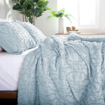 Marrakech Clipped Jacquard Comforter Set // Blue (King / Cal King)