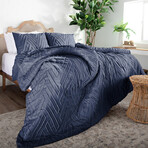 Chevron Clipped Jacquard Comforter Set // Dark Blue (King / Cal King)