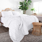 Marrakech Clipped Jacquard Comforter Set // White (King / Cal King)