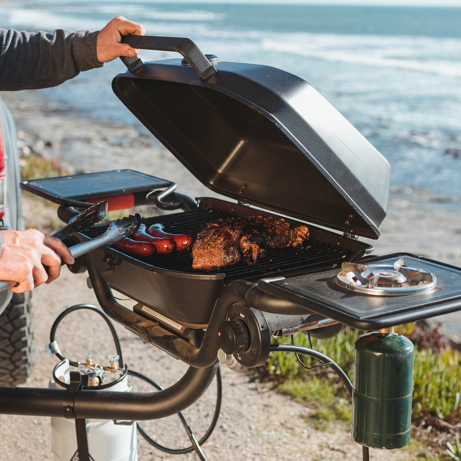 F20 // Hitch Mounted Grill HitchFire Touch of Modern