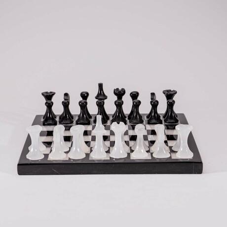 Small Italian Style Onyx Chess Set // Black + White