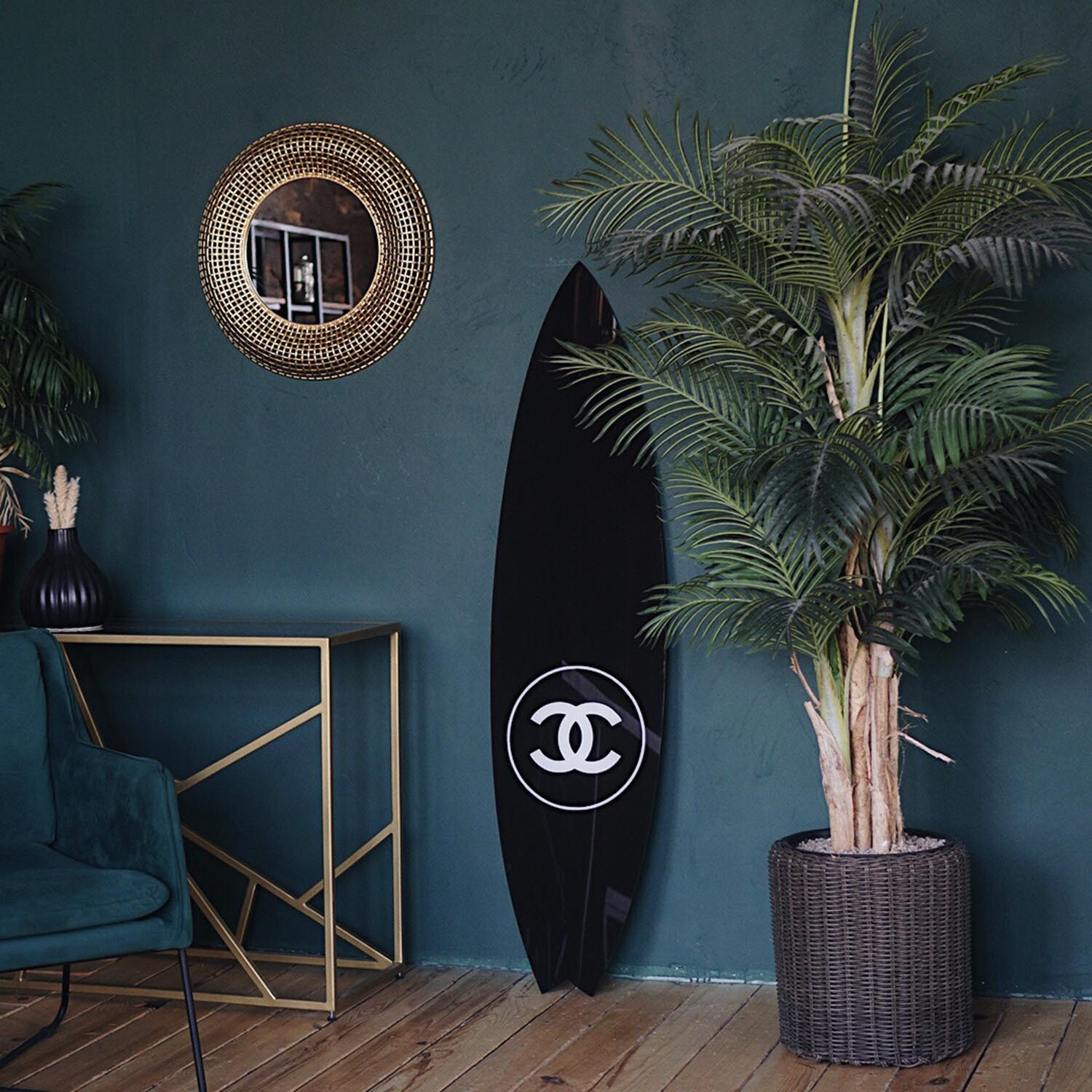 Planche de surf noire Chanel Poster