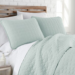 Southshore Essentials Quilt Set // Hint of Green (King / California King)
