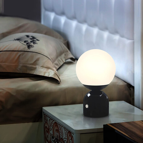 Mila LED Table Lamp // Black