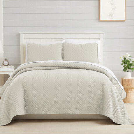 Chervron Oversized Quilt Set // Alabaster (King / California King)