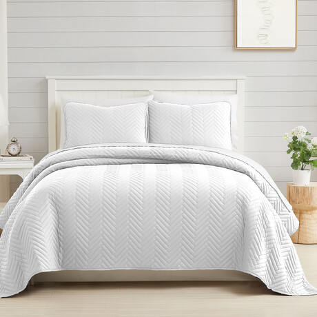 Chervron Oversized Quilt Set // White (King / California King)