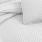 Chervron Oversized Quilt Set // White (King / California King)