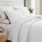 Grid Oversized Quilt Set // White (King / California King)