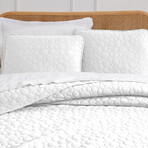 Pebbles Oversized Quilt Set // White (King / California King)