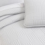 Grid Oversized Quilt Set // White (King / California King)