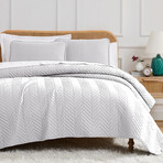 Chervron Oversized Quilt Set // White (King / California King)