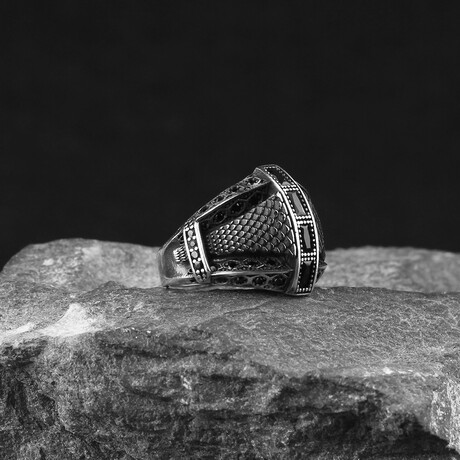 925 Sterling Silver Black Baguette Stone with Dragon Scale Details Men's Ring // Silver + Black (6.5)