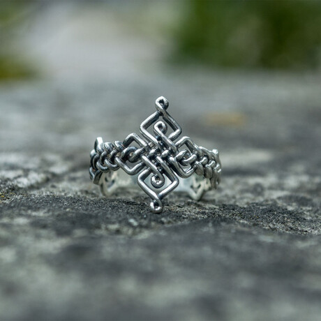 Twisted Knot Norse Ring // Silver (6)