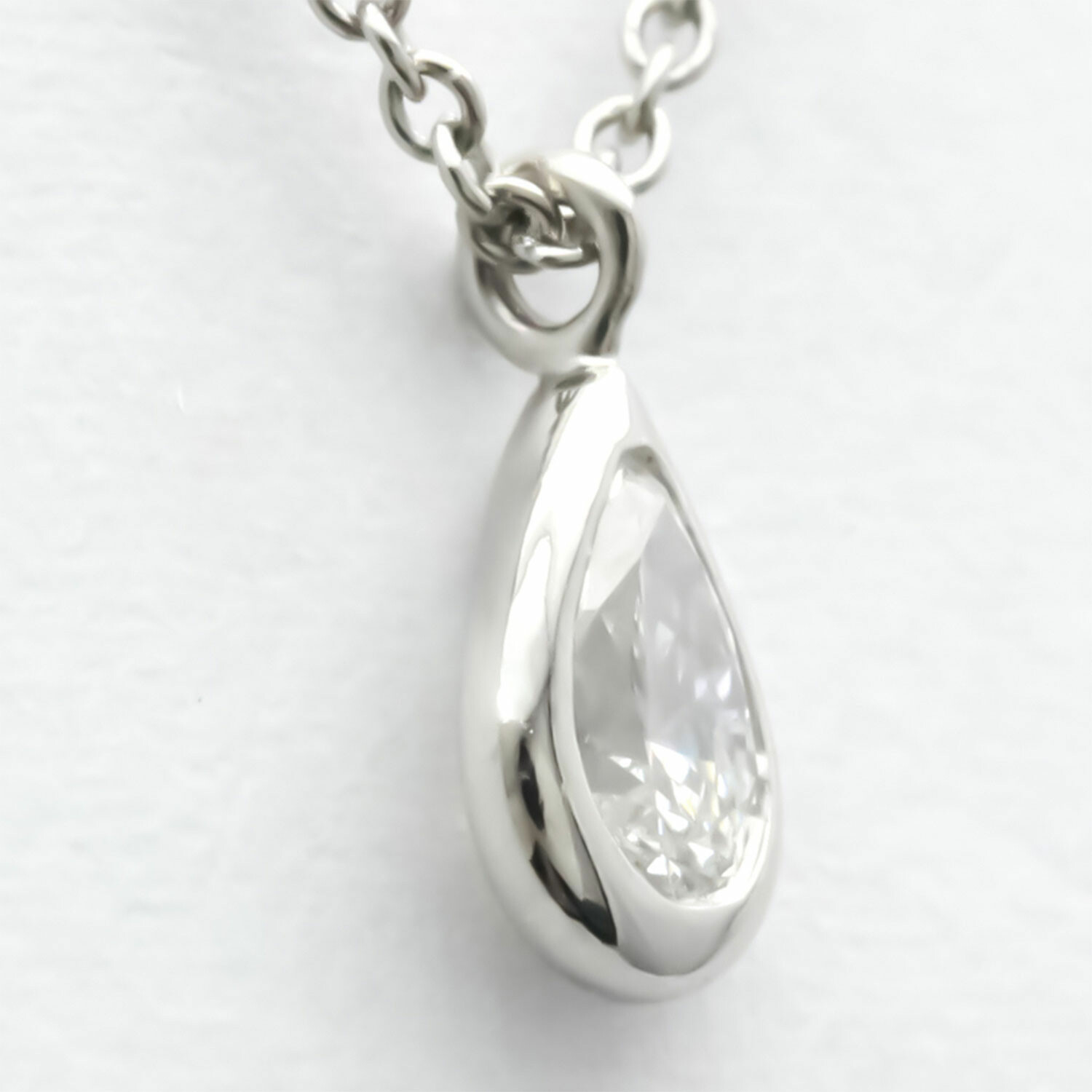 Tiffany & Co. // Platinum Diamond Pendant Necklace // 14.17" // PreOwned Tiffany & Co. Pre