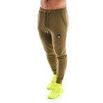 Eli Solid Jogger // Olive (M)