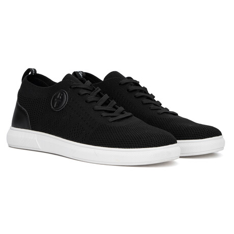 Jake // Black (US: 7.5)