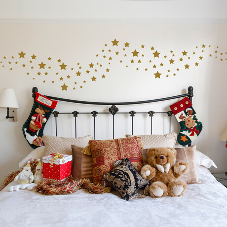 Golden Stars Christmas Sticker // 100 Pieces (13.65"H x 19.5"W x 0.001"D)