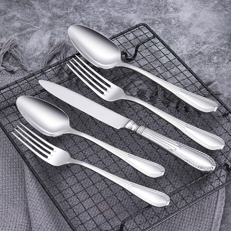 Minimal Flatware // Set of 20 // Elizabeth