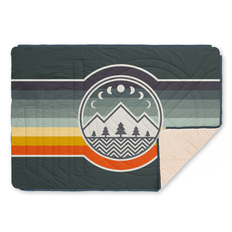 VOITED CloudTouch™ Indoor + Outdoor Camping Blanket // Camp Vibes