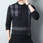 Big Plaid O-Neck Sweater // Charcoal + Navy + White (L)