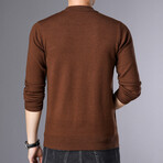 Block Textured O-Neck Sweater // Brown (L)