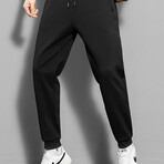 The Jogger I // Ribbed Cuff + Sporty Fit // Black (L)